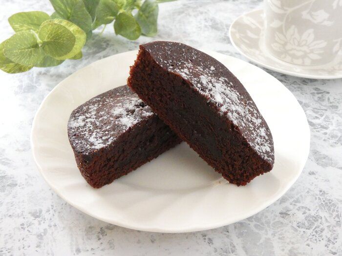 【ファミマ】ずっしり濃厚とふんわりとろ～り「とろけるガトーショコラ」は2種類の味わいが楽しめる贅沢スイーツパン