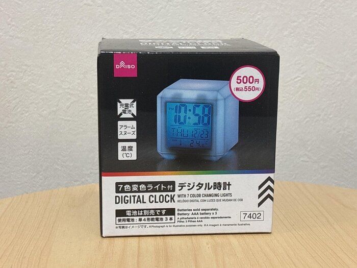 ダイソー7色変色ライト付きデジタル時計