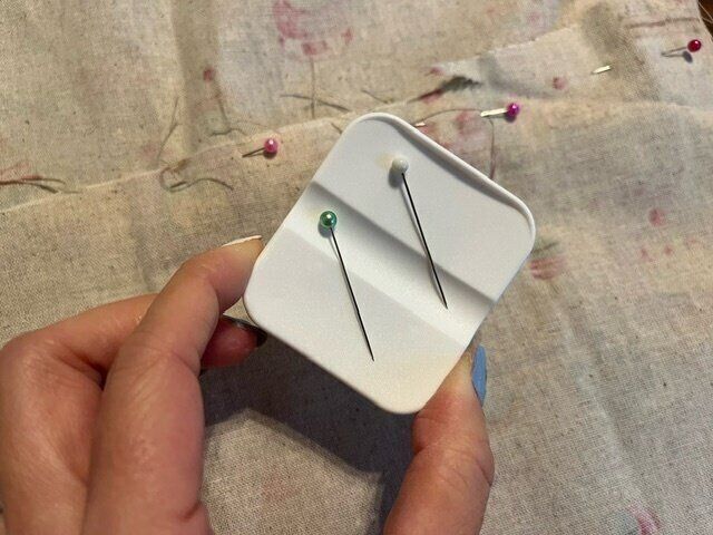 【キャンドゥ】こんなの欲しかった！お裁縫の針がピタっとくっつく！マグネットピンキーパー