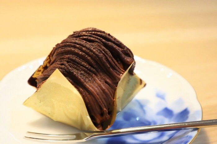 【セブン】涼しい部屋で夜のご褒美スイーツを！『札幌ろまん亭監修チョコモンブラン』