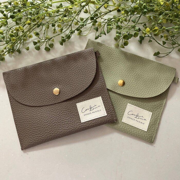 くすみカラーがかわいい！セリアからおしゃれなポーチが新登場！