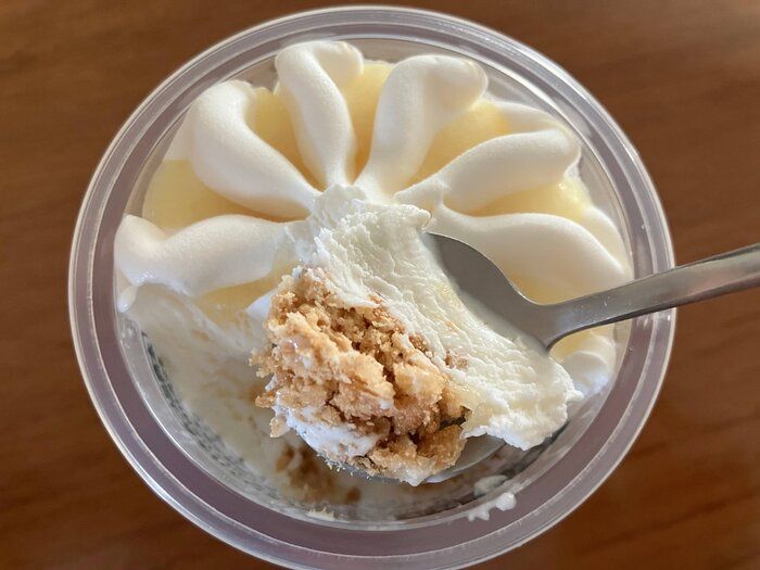 【セブン】あまーい練乳がたっぷり！甘さとしょっぱさが一緒に味わえる「ななパフェ　ミルキー」