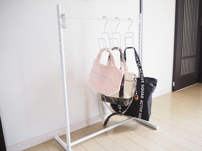 部屋がすっきり！吊るす収納の方法とポイント